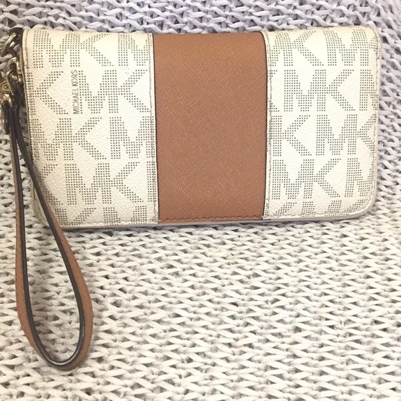 Michael Kors Jet Set Center Stripe Wallet - Picture 3 of 16
